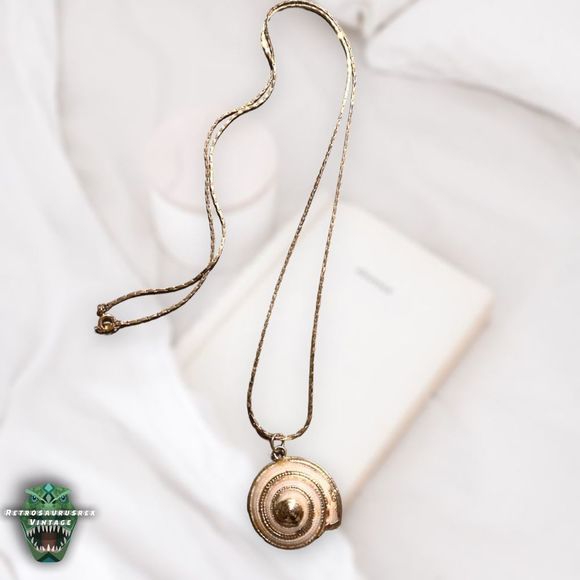 VINTAGE Power Nautilus Seashell & Gold Tone Metal Chain Pendant Mermaid Necklace - Picture 10 of 10